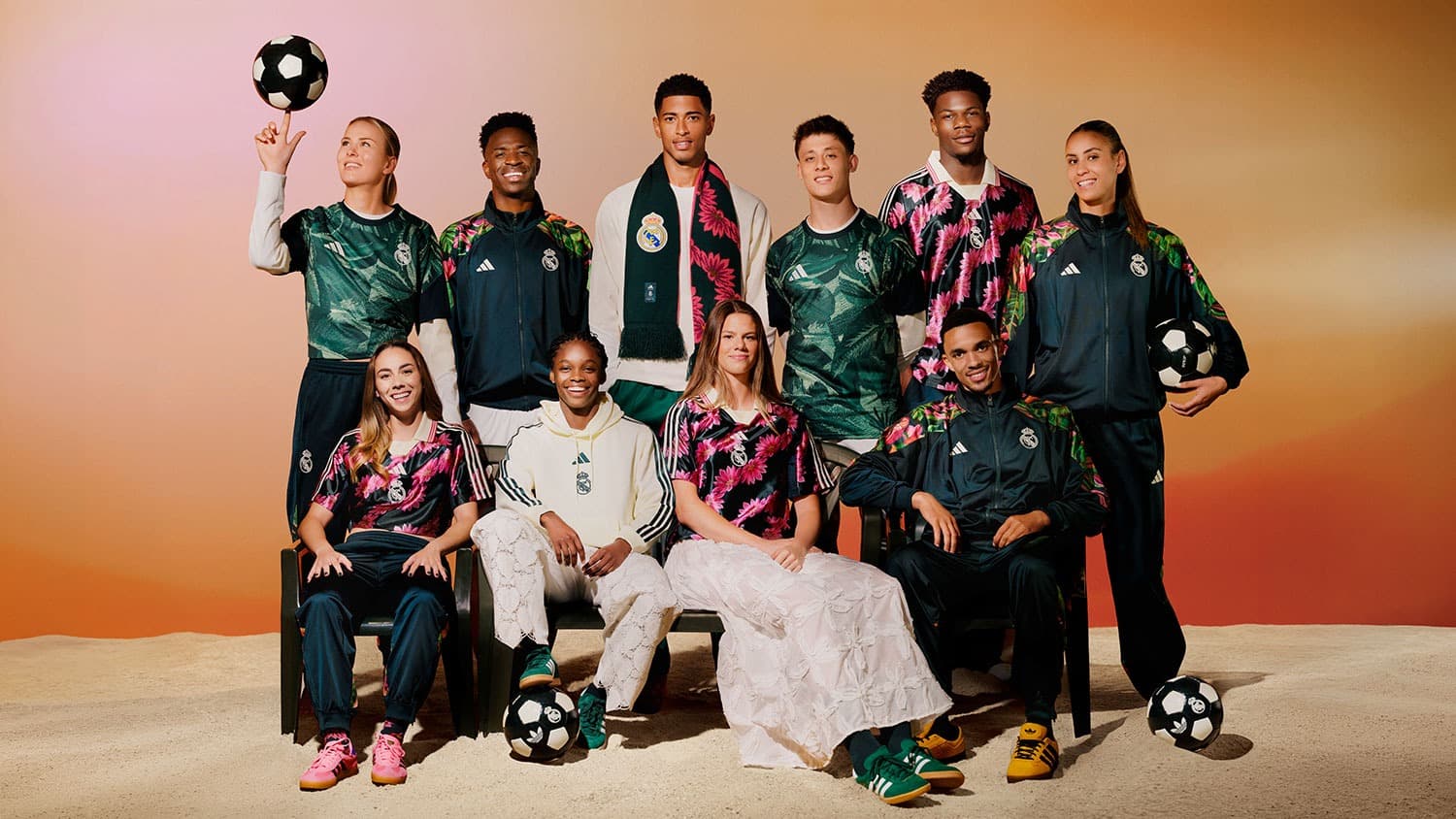Jogadores e jogadoras do Real Madrid posam na areia vestindo peças da coleção adidas x FARM Rio, com estampas florais em rosa e verde